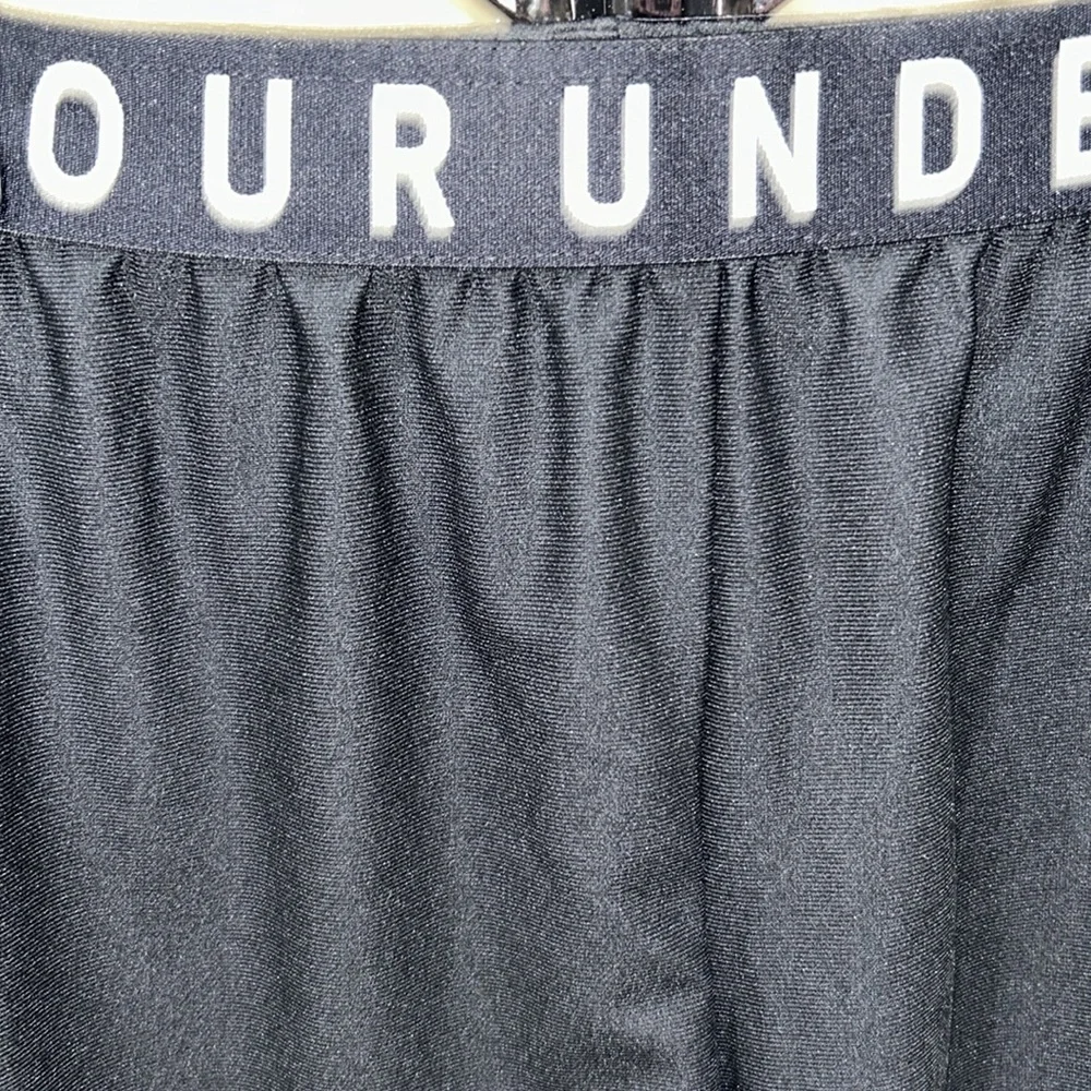 Under Armour Women's Black Shorts Size XXL - Picture 2 of 5